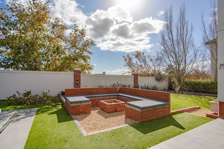 To Let 4 Bedroom Property for Rent in Val De Vie Estate Western Cape